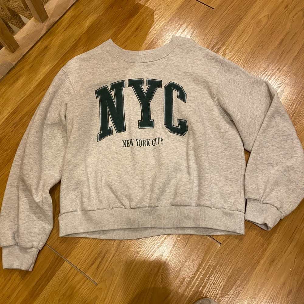 Hollister Cream and Green Sweatshirt